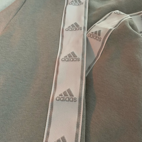 ADIDAS crew neck sweatshirt, never worn. SIZE XS - Picture 2 of 3